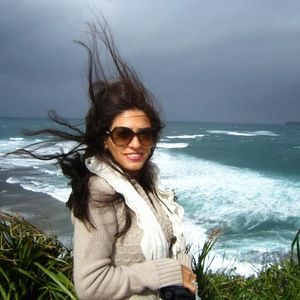 Meet your Posher, Mona